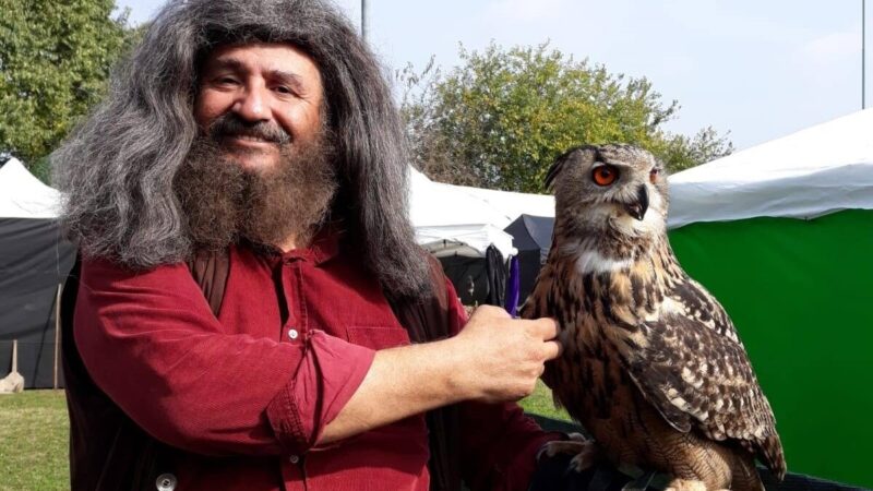 Addio Hagrid: omaggio del fan cosplayer in sidecar fino al Sacro Monte